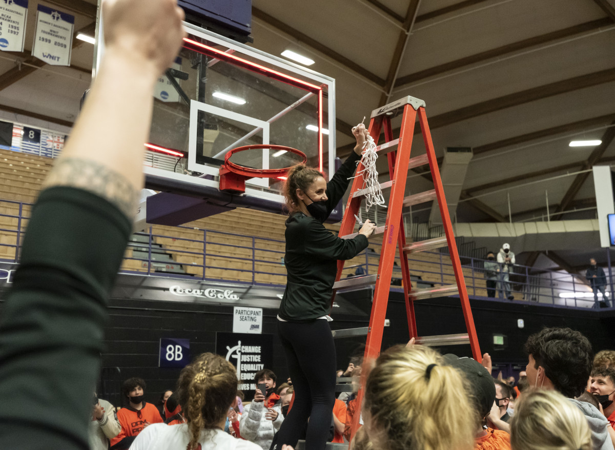 z Beaverton Barlow girls basketball Taylor Balkom 18